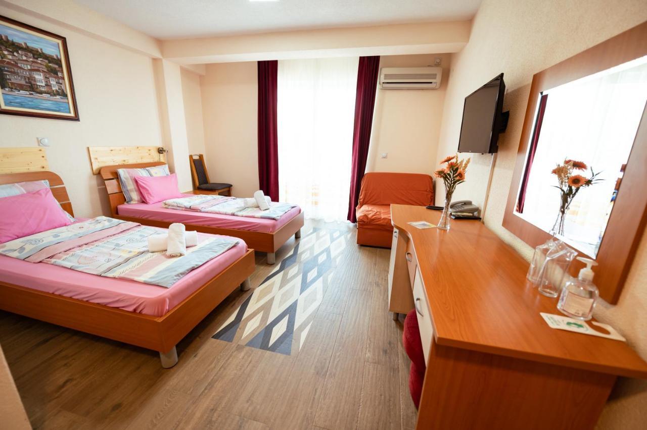 Hotel Holiday-M Ohrid Exterior photo