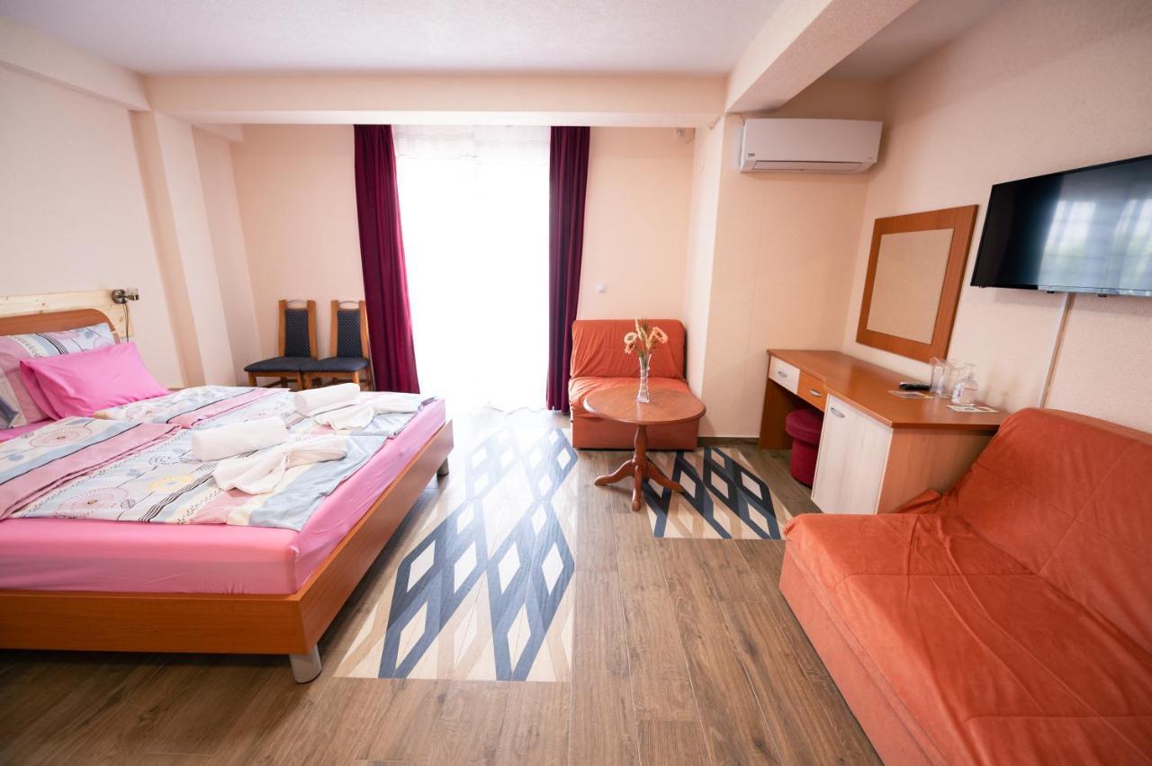 Hotel Holiday-M Ohrid Exterior photo