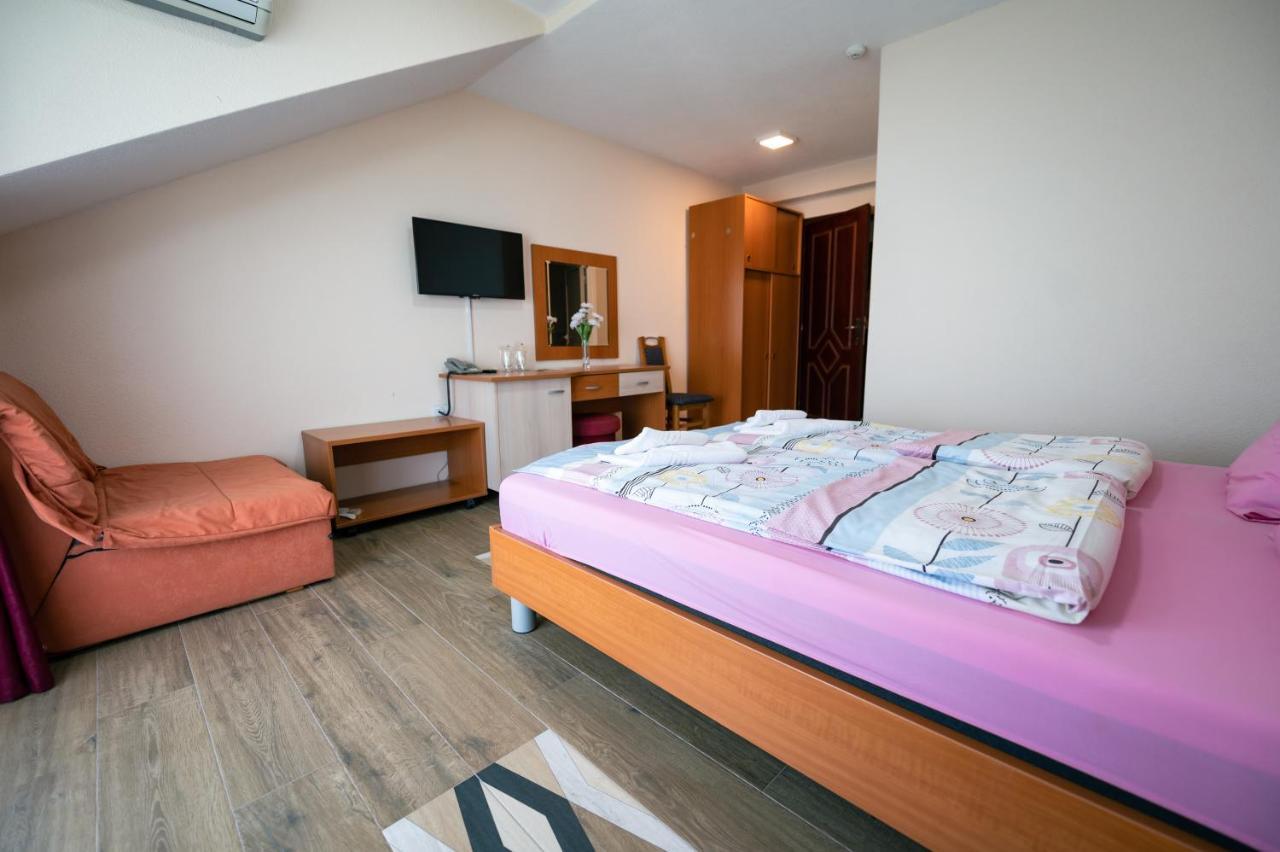 Hotel Holiday-M Ohrid Exterior photo