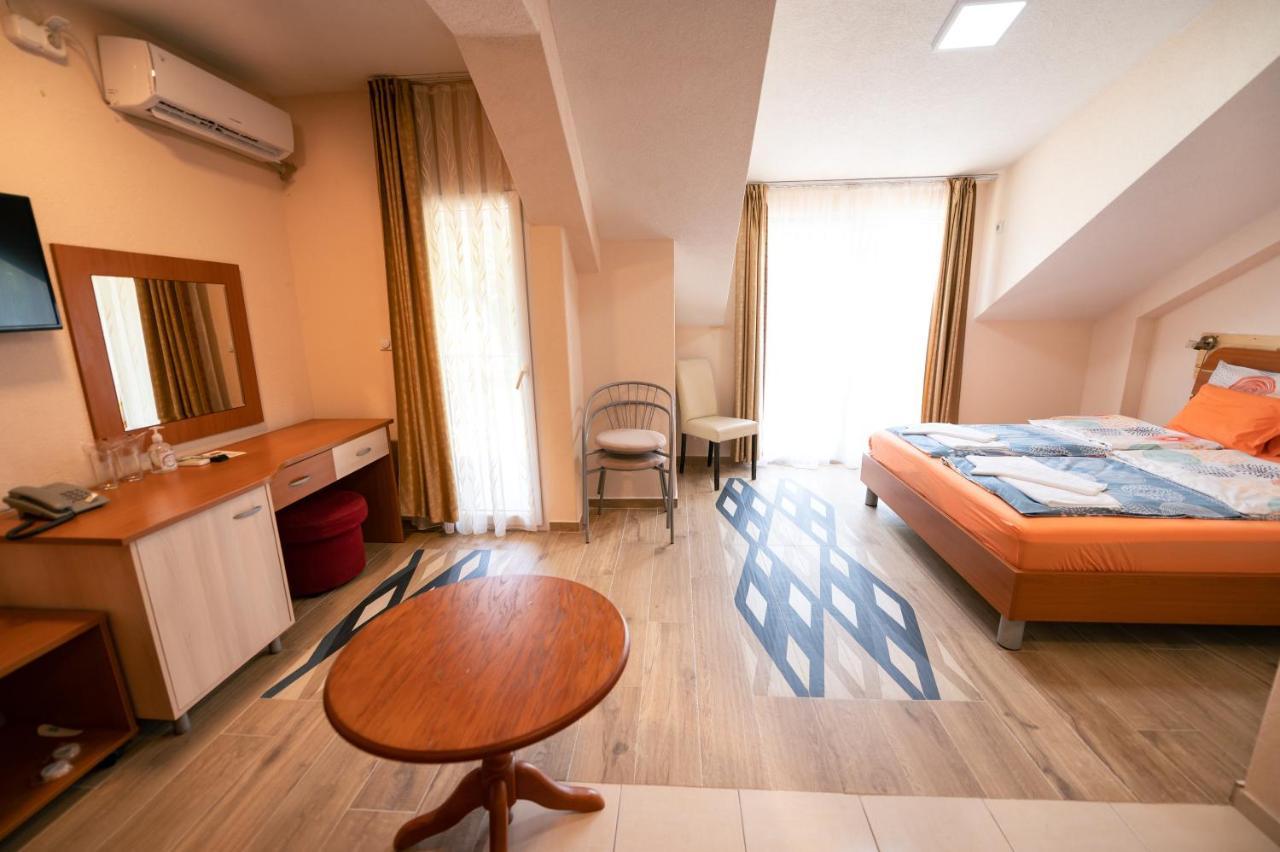 Hotel Holiday-M Ohrid Exterior photo