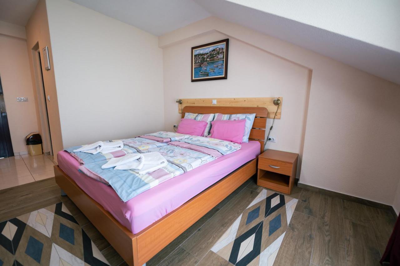 Hotel Holiday-M Ohrid Exterior photo
