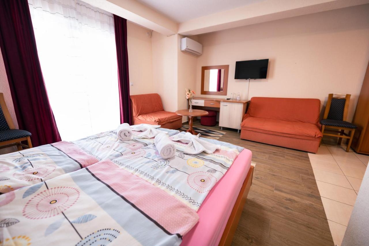 Hotel Holiday-M Ohrid Exterior photo