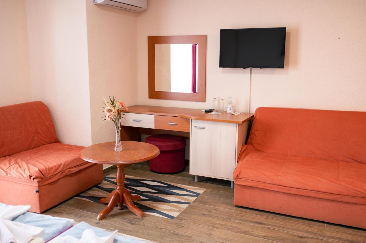 Hotel Holiday-M Ohrid Exterior photo
