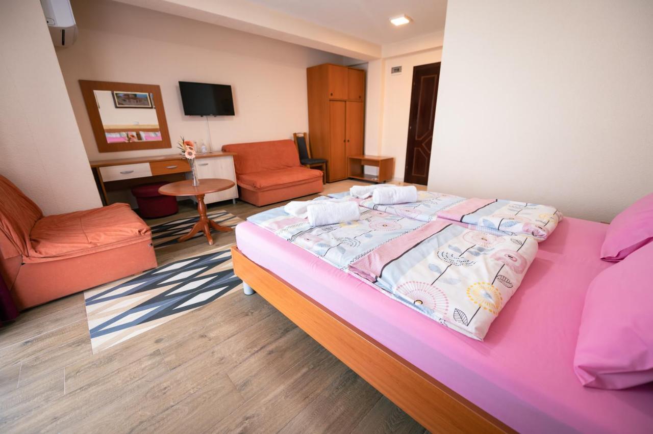 Hotel Holiday-M Ohrid Exterior photo