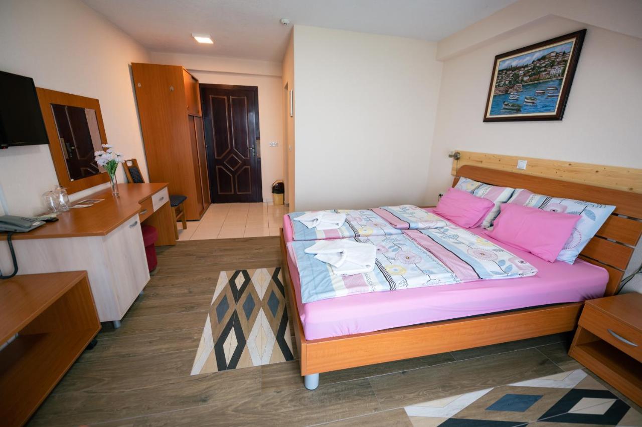 Hotel Holiday-M Ohrid Exterior photo