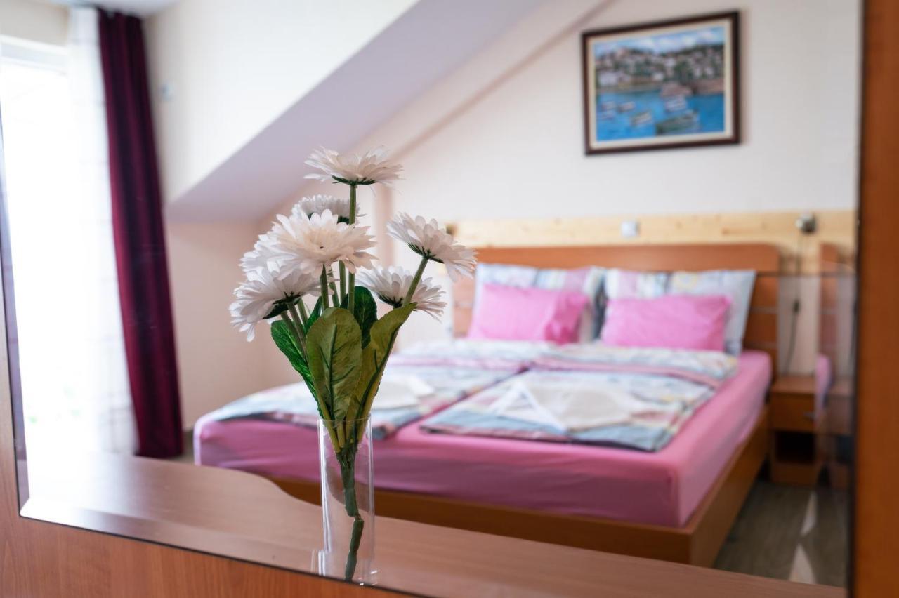 Hotel Holiday-M Ohrid Exterior photo