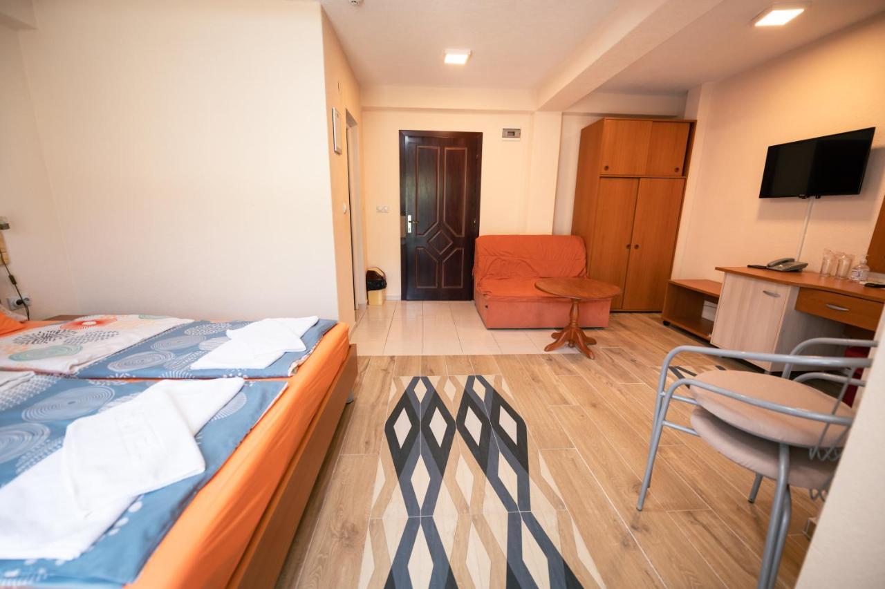 Hotel Holiday-M Ohrid Exterior photo