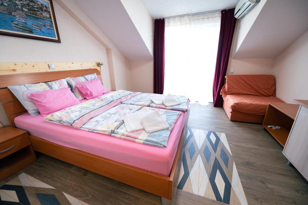 Hotel Holiday-M Ohrid Exterior photo