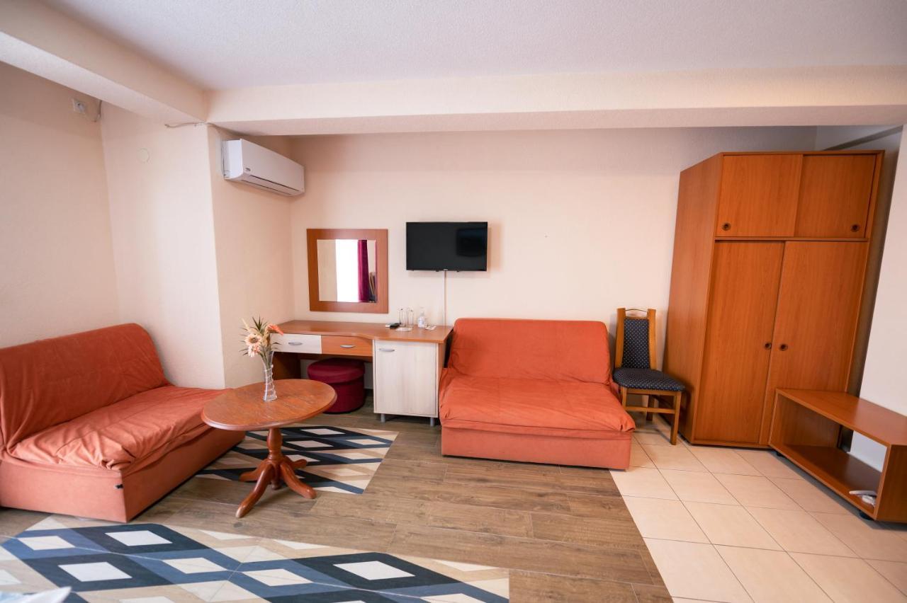 Hotel Holiday-M Ohrid Exterior photo