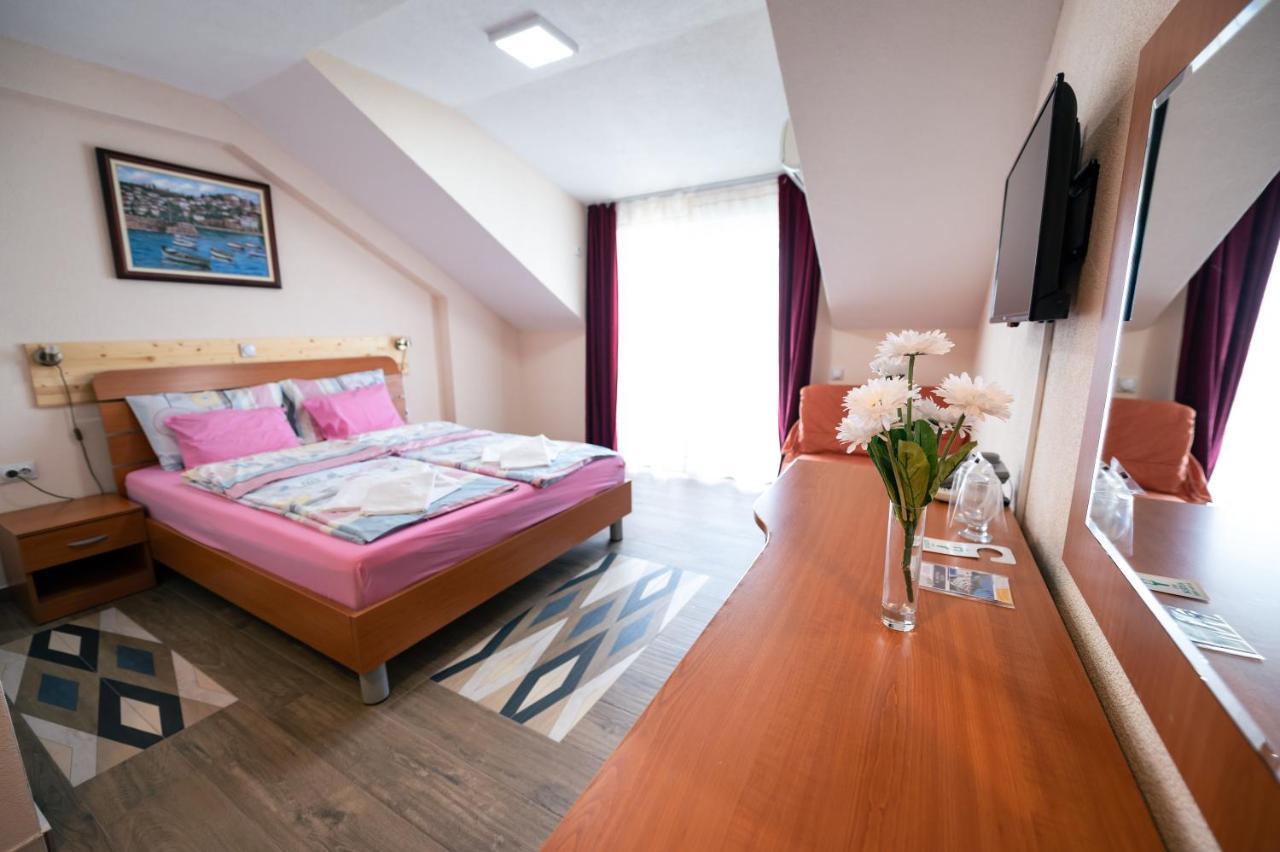 Hotel Holiday-M Ohrid Exterior photo