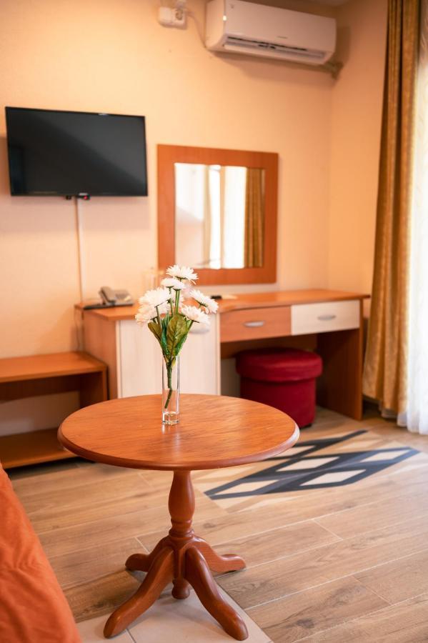 Hotel Holiday-M Ohrid Exterior photo