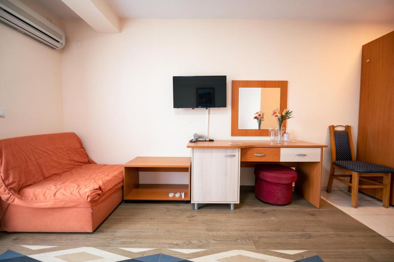 Hotel Holiday-M Ohrid Exterior photo